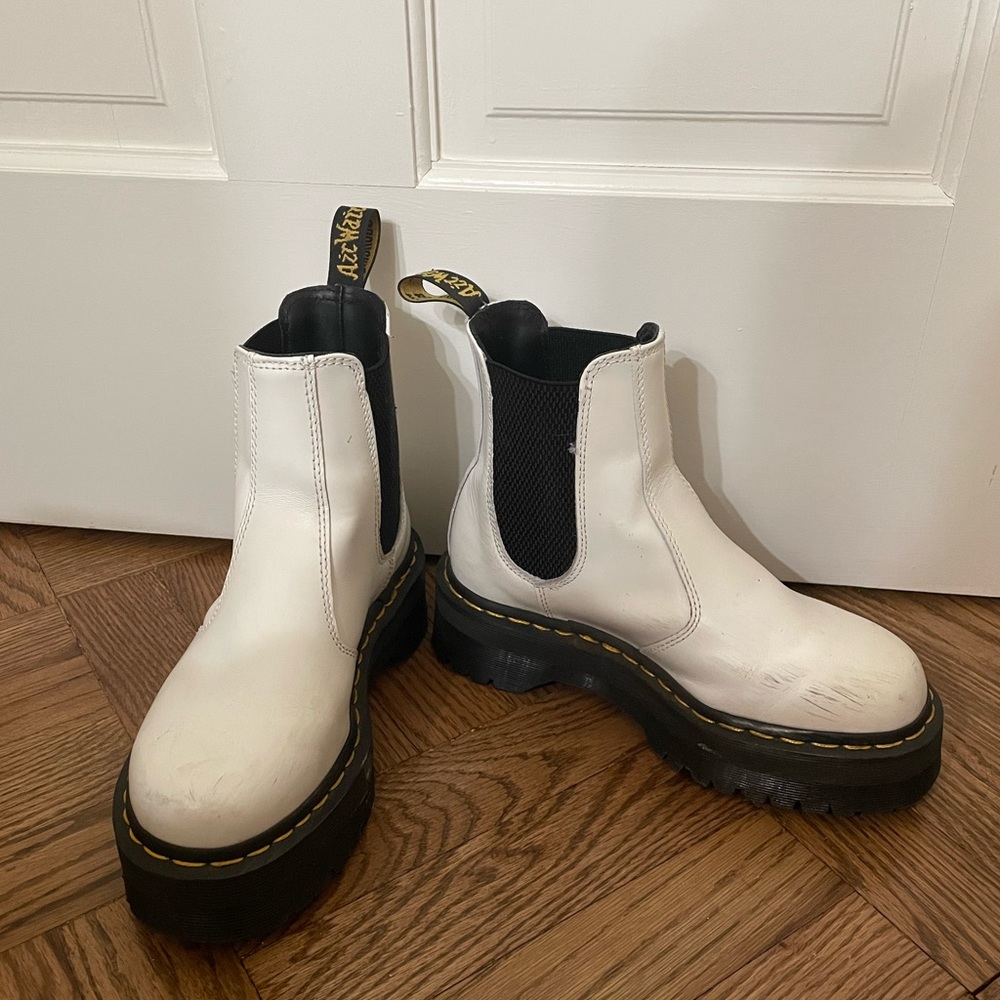 Dr. Martens 2976 Smooth Leather Platform Chelsea Boots